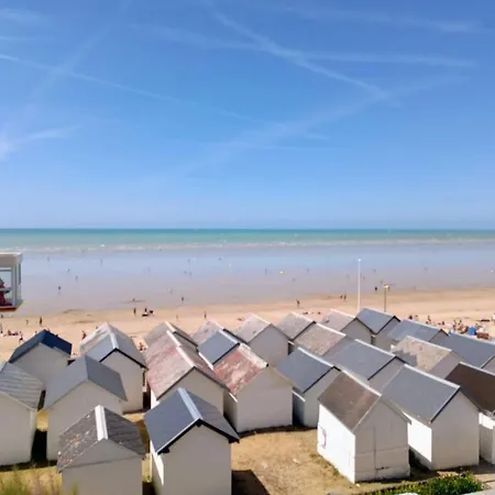 With Stunning Sea Views Apartmán Carolles